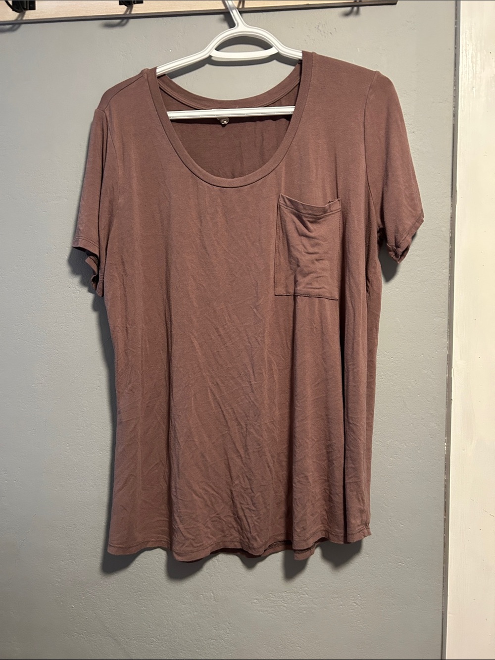 Classic Scoop Neck Short Sleeve Pocket Tee - Mauve
